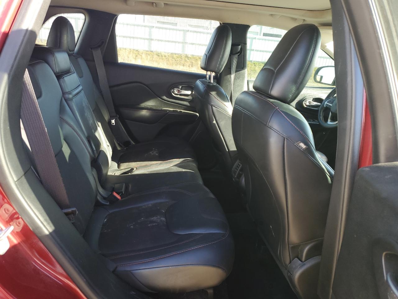 Jeep Cherokee Trailhawk Image 10