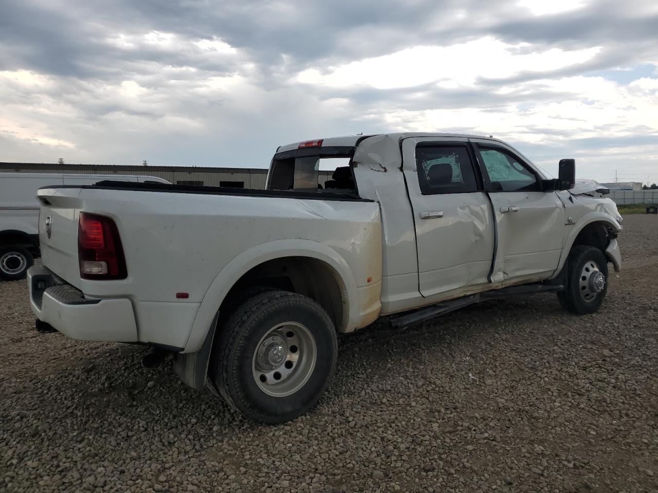 Ram 3500 Laramie Image 3