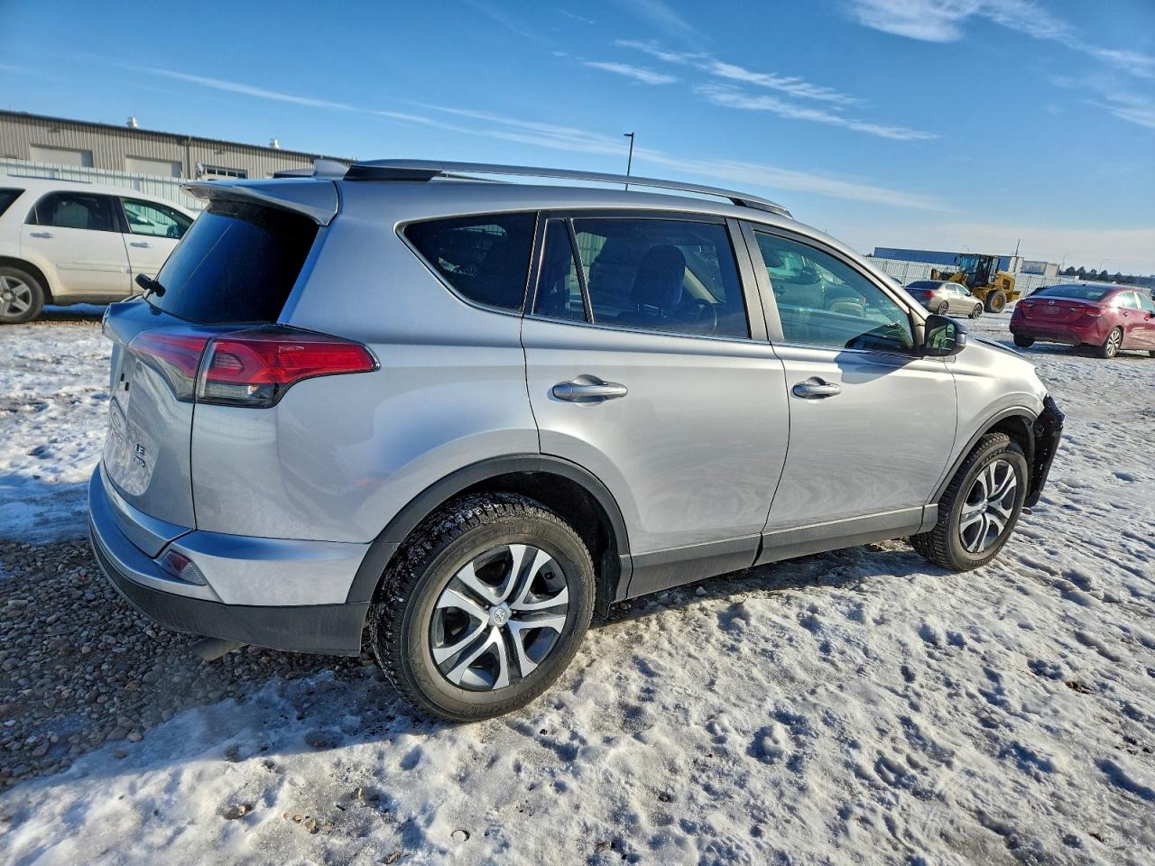 Toyota RAV4 Le Image 3