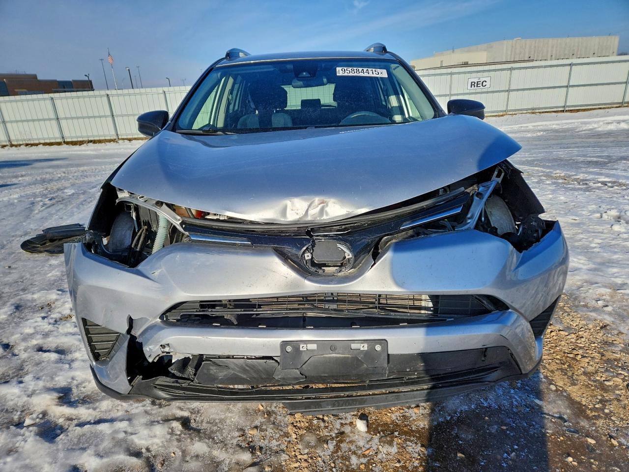 Toyota RAV4 Le Image 4