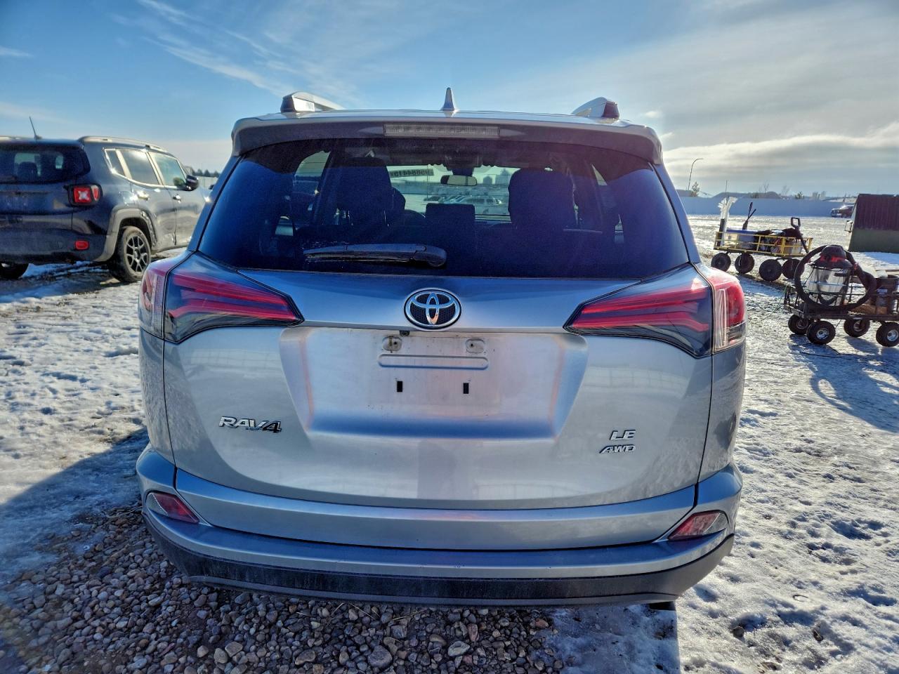 Toyota RAV4 Le Image 9