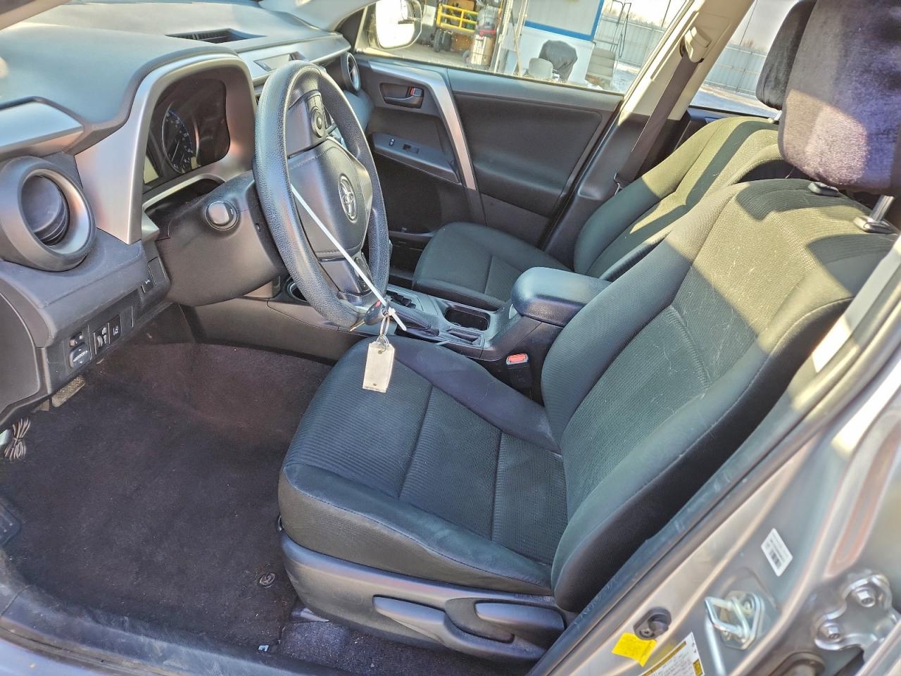 Toyota RAV4 Le Image 6