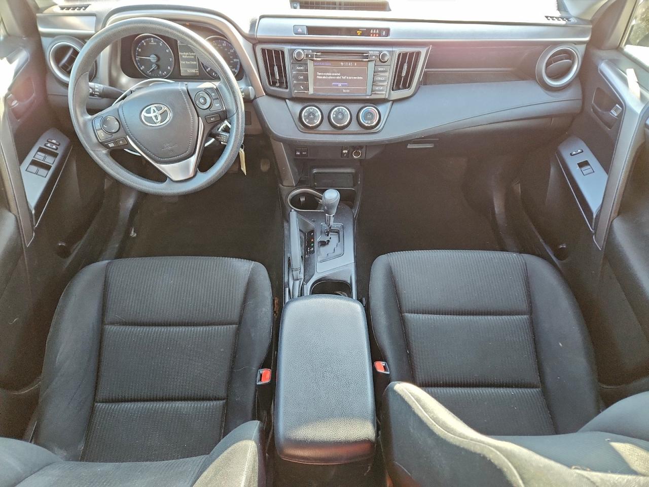 Toyota RAV4 Le Image 7