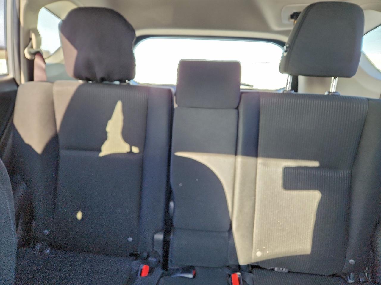 Toyota RAV4 Le Image 8